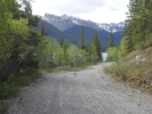 GDMBR: Following the route around Spray Lake.