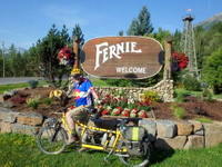 GDMBR: Dennis and the Bee pose next to the official Fernie Welcome sign.
