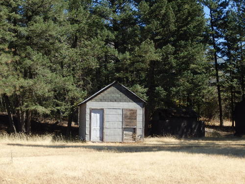 GDMBR: An old shack, now used as a shed, on Bate Avenue.