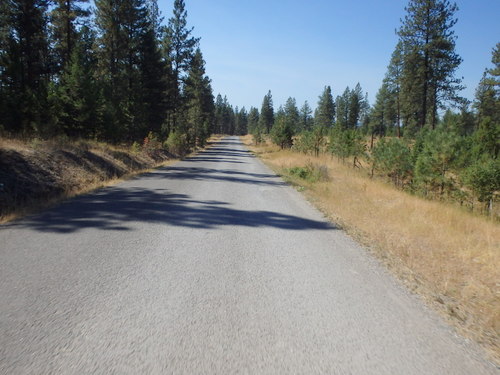 GDMBR: Cycling south on the dirt Dump Road.