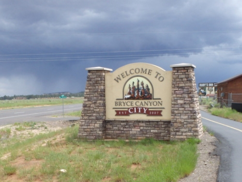 Welcome to Bryce Canyon City; we had turned right/south paralleling UT-63.