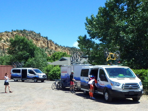 Bryce and Julianna were getting the bikes ready for departure from Sammie's parking lot.