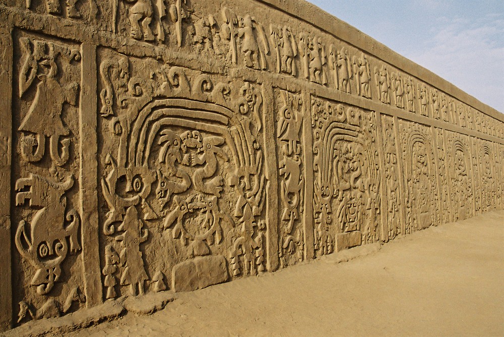 The Huaca del Dragón or Huaca del Arco Iris - Wikipedia.